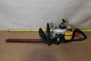 lot 5 image: Craftsman 20.3cc Gas Bushwacker Hedge Trimmer Model 636.796670