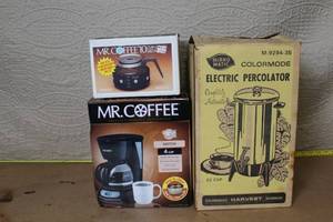 lot 49 image: Coffee Maker Collection with Mirro-Matic 22-Cup Percolator and Mr. Coffee Drip Brewer Lot