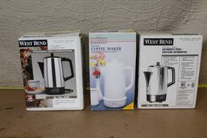 lot 52 image: Set of 2 West Bend 10 Cup Automatic Percolator Coffee Makers