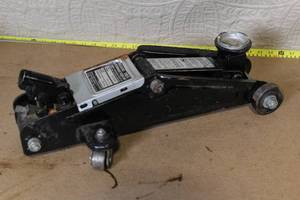 lot 53 image: Sears 3500 lb Hydraulic Floor Jack with Handle