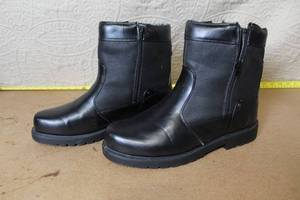 lot 71 image: Pair of Thermal Shop Black Insulated Winter Boots Size 12