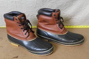 lot 72 image: Northwest Territory Thinsulate Waterproof Duck Boots Size 13