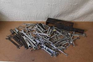 lot 76 image: Assorted Open End and Box End Wrenches Set