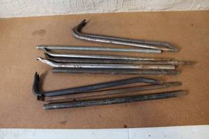 lot 79 image: Lot of 8 Assorted Metal Crow Bars and Pry Bars