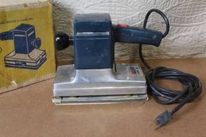 lot 80 image: Wards Powr-Kraft Dual Motion Professional Sander with Box