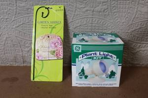 lot 91 image: GE Plant Light Kit with Garden Marker