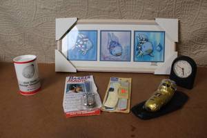 lot 95 image: Mixed Lot Rainbow Fish Panel Art, Shower Head, Electric Razor, Barber Tool & Combs, Desk Clock