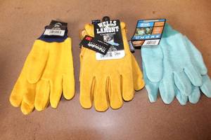 lot 124 image: Lot of 3 Chore and Work Gloves Thinsulate and Boss Green Ape