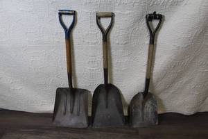 lot 137 image: Set of 3 Used Metal Shovels with Wooden Handles