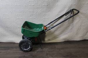 lot 143 image: Scotts Turf Builder EdgeGuard Mini Broadcast Spreader