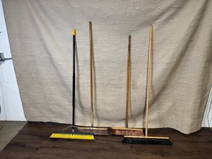 lot 179 image: Set of 4 Push Brooms with Wood Handles