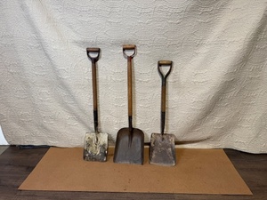 lot 191 image: Set of 3 Vintage Square Blade Garden Shovels with Wooden Handles