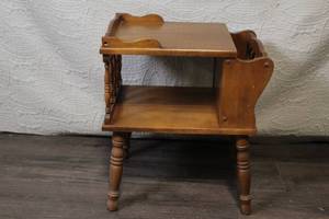 lot 320 image: Vintage Wooden End Table with Magazine Rack