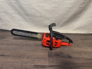 lot A-329 image: Craftsman 3.718 Gas Chainsaw with Oregon Chain Guard