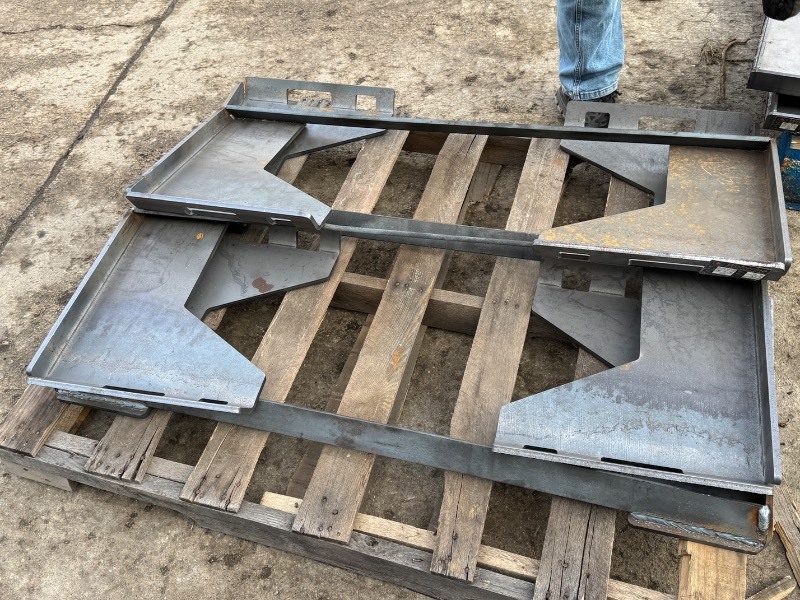 lot 4214 image: Wolverine ECOTRIC 38 Thick Quick Tach Cut Out Mount Plate (QMP1-16-10T)