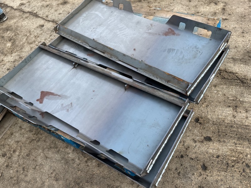 lot 4368 image: YINTATECH 14 Universal Quick Attach Mount Plate (QMP3-16-6T)