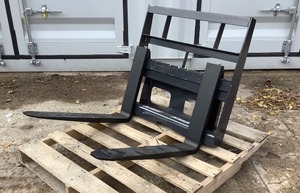 lot 5416 image: Wolverine Mini Pallet Forks (MPF-11-2500G)