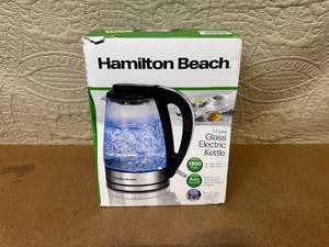 lot 17 image: Hamilton Beach 1.7 Liter Glass Electric Kettle
