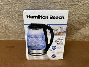 lot 19 image: Hamilton Beach 1.7 Liter Glass Electric Kettle