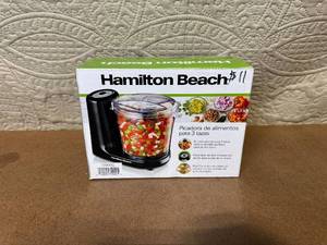 lot 28 image: Hamilton Beach 3-Cup Food Chopper 729000