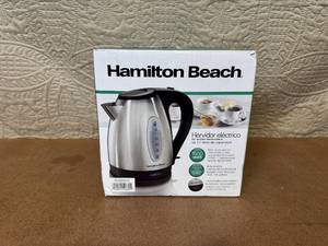 lot 34 image: Hamilton Beach 1.7 L Stainless Steel Electric Kettle.