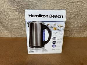 lot 69 image: Hamilton Beach Variable Temperature Electric Kettle, 1.7 Liter