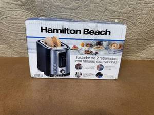 lot 78 image: Hamilton Beach 2-Slice Wide Slot Toaster
