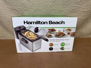 lot 85 image: Hamilton Beach Family-Size 12 Cup Deep Fryer, 1500 Watts