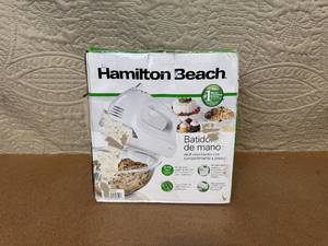 lot 86 image: Hamilton Beach 6 Speed Hand Mixer with Snap-On Case
