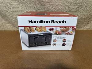 lot 89 image: Hamilton Beach Contemporary 4 Slice Toaster in Box