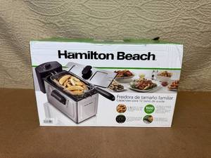 lot 91 image: Hamilton Beach Family-Size Deep Fryer 12 Cup Oil Capacity 1500W