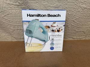 lot 102 image: Hamilton Beach 6-Speed Hand Mixer with Snap-On Case