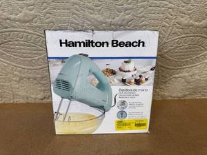 lot 106 image: Hamilton Beach 6-Speed Hand Mixer with Snap-On Case