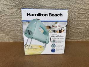 lot 128 image: Hamilton Beach 6-Speed Hand Mixer with Snap-On Case
