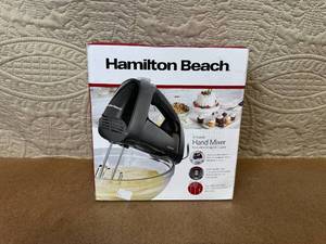 lot 139 image: Hamilton Beach 5-Speed Hand Mixer with Storage Case