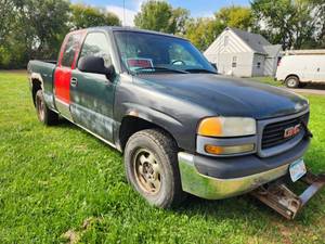 lot 61 image: 2001 GMC Sierra SL 4 Door Extended Cab Plow Truck