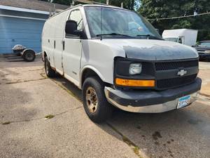 lot 65 image: 2006 Chevrolet Express 2500  3 Door Cargo Van