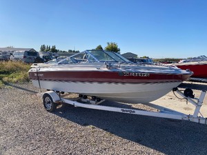 lot 4 image: 1988 Larson boat