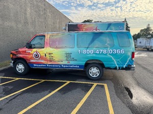 lot 6 image: 2003 Ford Econoline Van