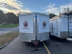 lot 10 image: 2005 INTR Enclosed Trailer