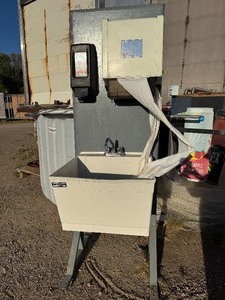 lot 29 image: Commercial Utilatub Elm 17 Mounted to Support Stand.