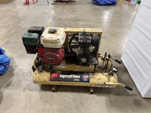lot 43 image: Ingersoll Rand Air Compressor with Honda Motor GX160 5.5 Horse. (Pulls over)