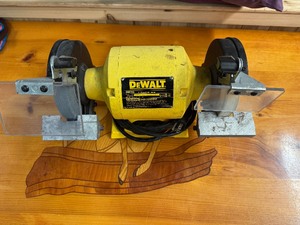 lot 81 image: DeWalt 6 Bench Grinder  DW756