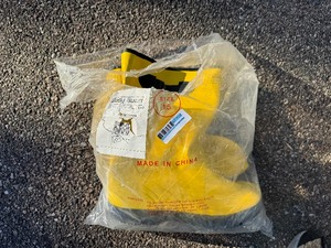 lot 132 image: 17 Yellow Slush Boots Size 15