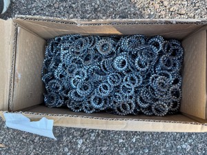lot 149 image: Box of External Serrated Lock Washers