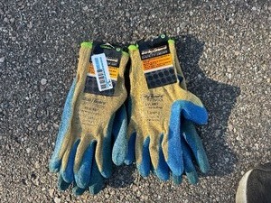 lot 125 image: Kevlar Gloves with Crinkle Latex Palm. Two Pair. Size XL.