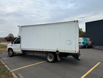 2006 Ford Econoline E450 Super Duty Box Truck with Loading Ramp