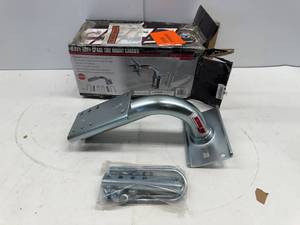 lot 62 image: EXTREME MAX SPARE TIRE CARRIER