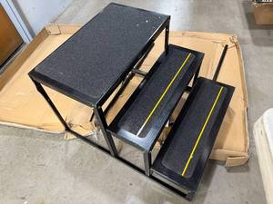 lot 133 image: QUICK PRODUCTS 5TH WHEEL STEP