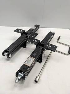 lot 21 image: QUICK PRODUCTS RV STABALIZING SCISSOR JACKS